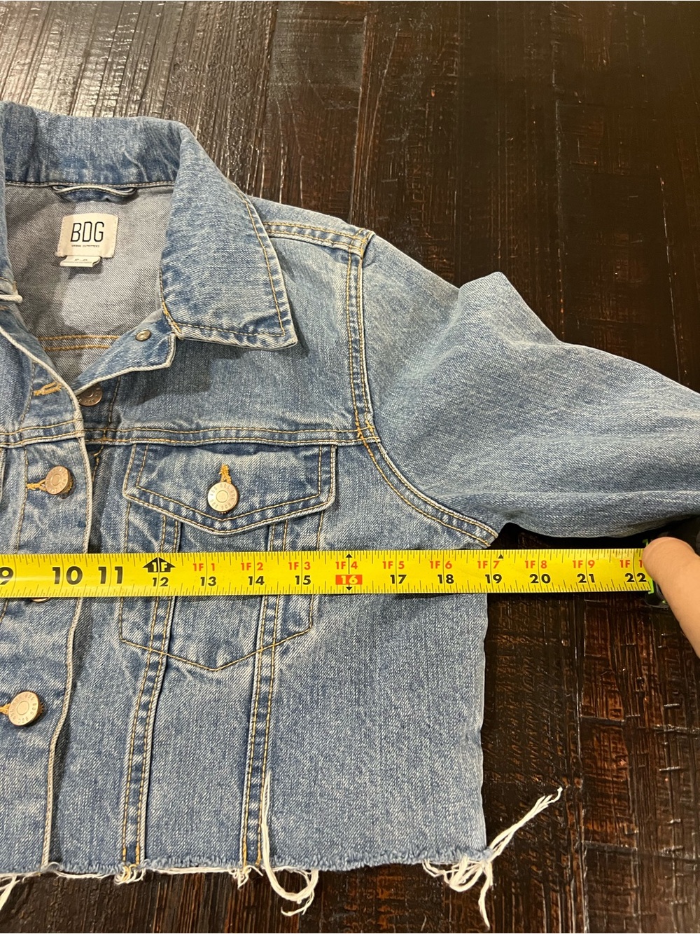 BDG Urban Outfitters Womens Small Cropped Denim Jacket Raw Hem Light Wash - Picture 15 of 16